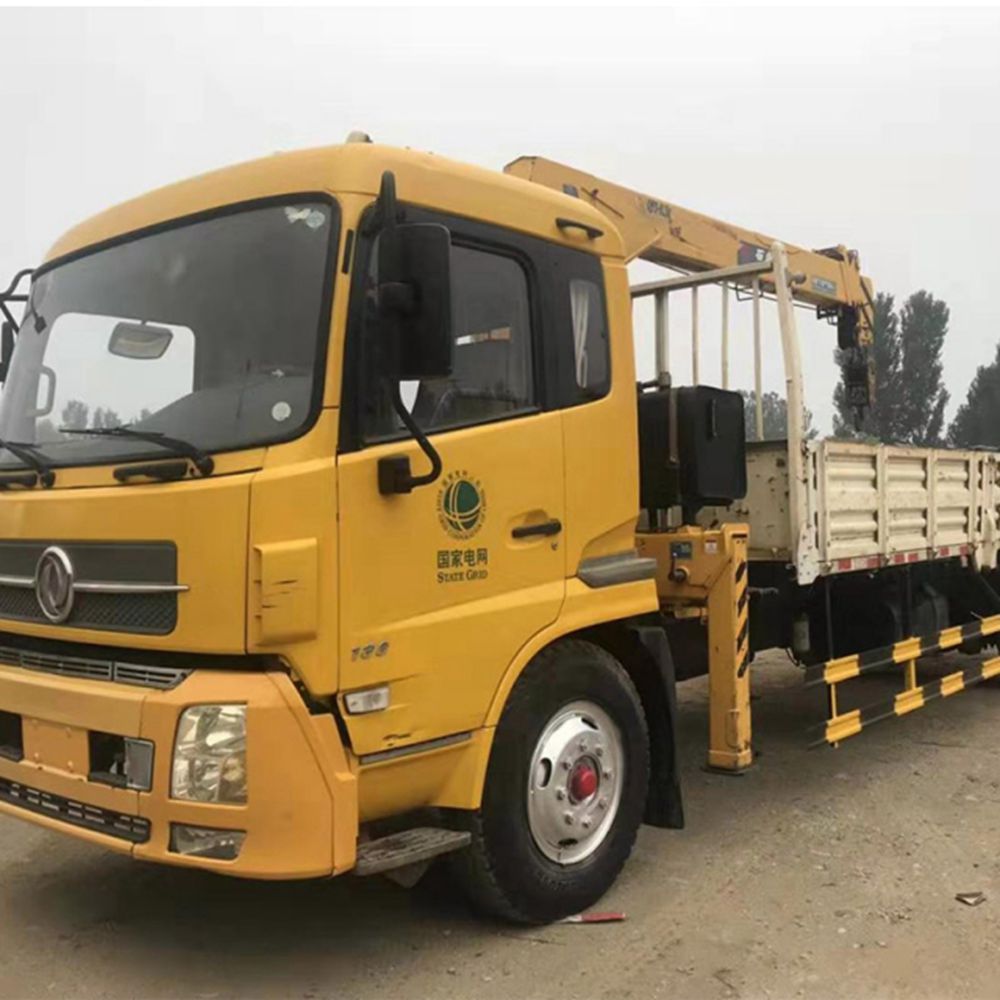 Used Dongfeng Crane Truck, 8 Ton Loading Capacity